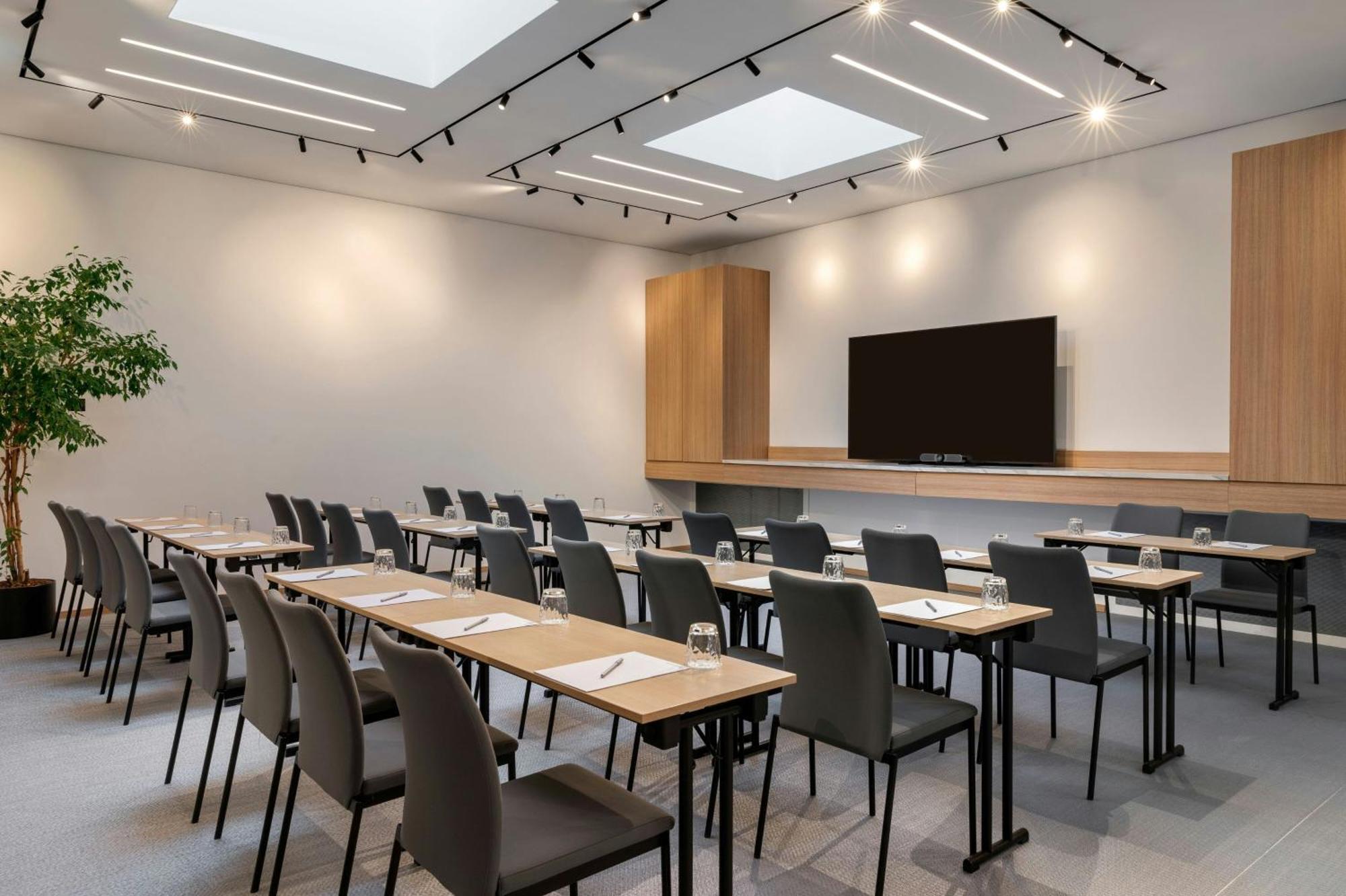 Courtyard By Marriott Biel Bienne Hotel Ngoại thất bức ảnh